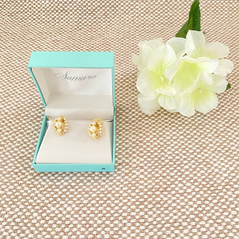 NWOT Pearl earrings in gift box - Picture 1 of 4